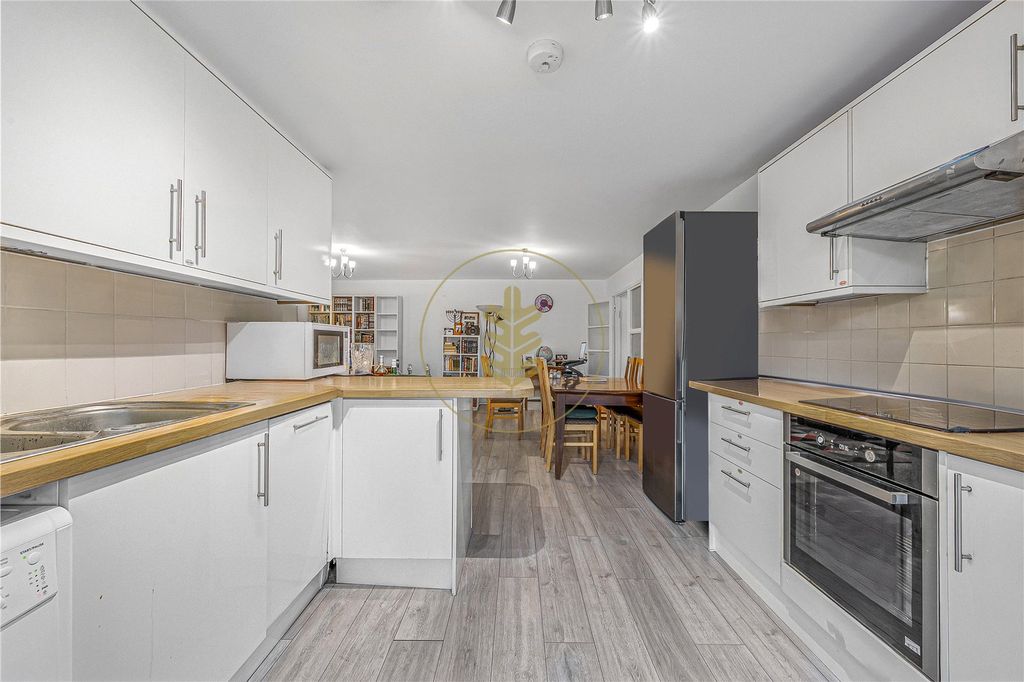 Property photo 2 of 15 Picture No. 11