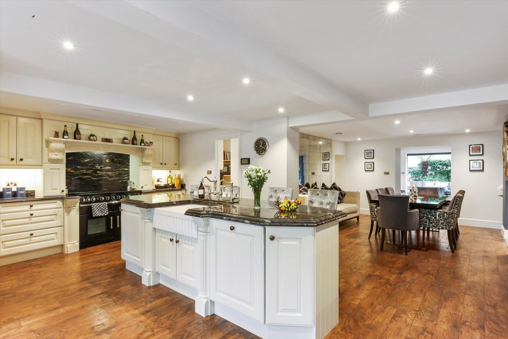 Property photo 3 of 31 Image