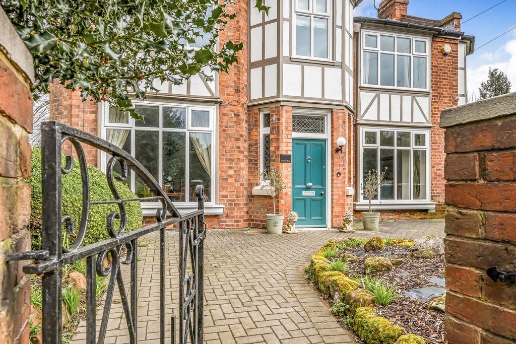 Property photo 3 of 33