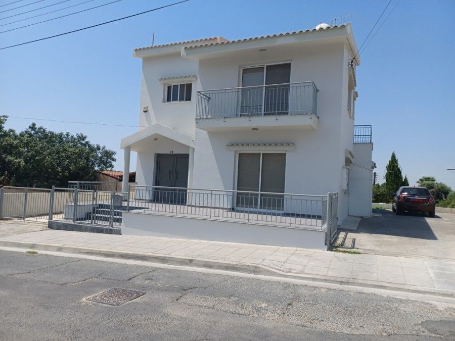 Property photo 1 of 8