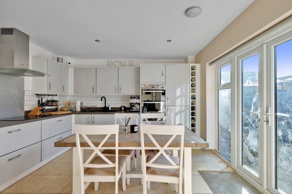 Property photo 3 of 14 4971823