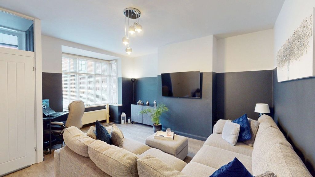 Property photo 2 of 13 Lounge