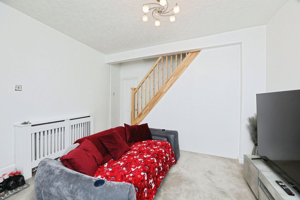 Property photo 3 of 18