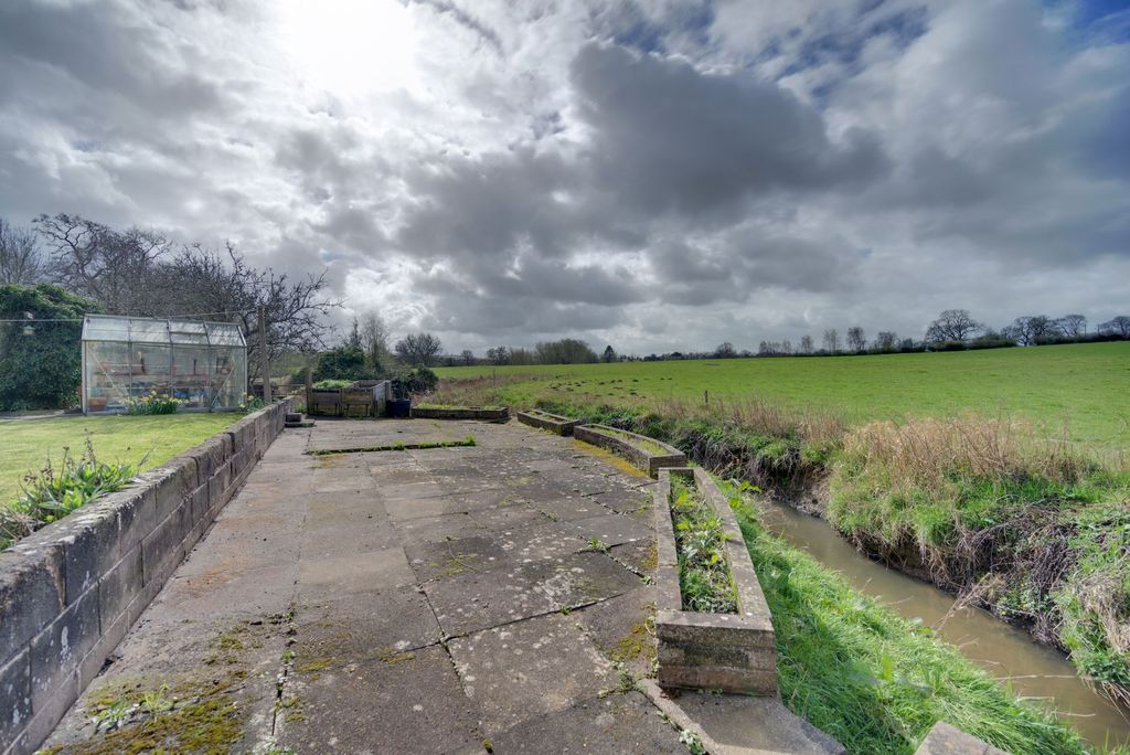 Property photo 3 of 31