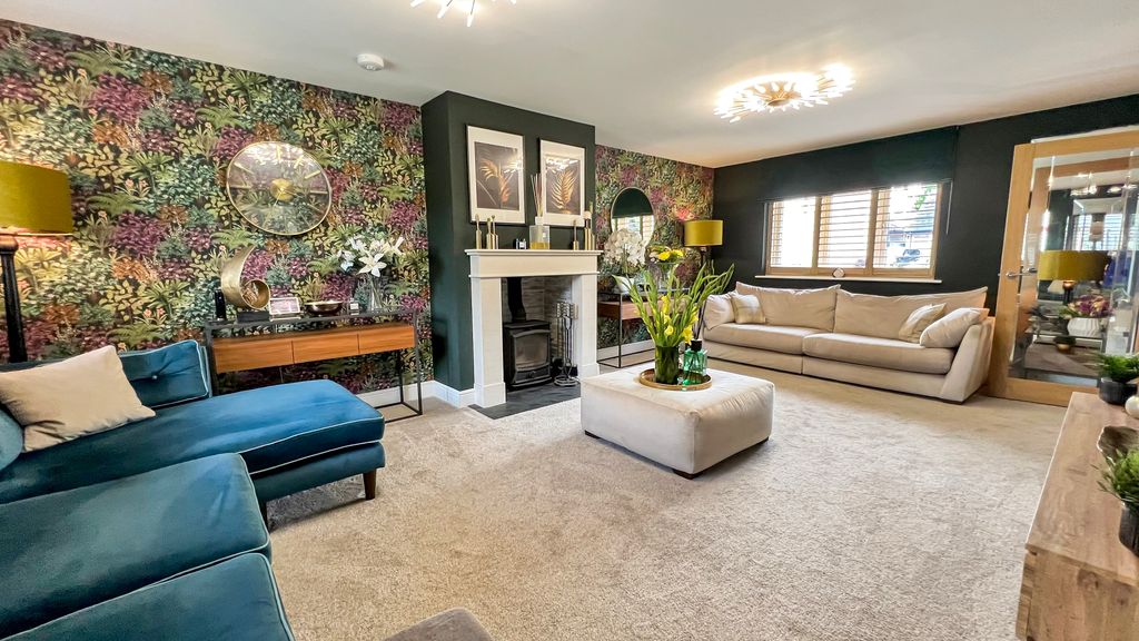 Property photo 3 of 25 Image00039