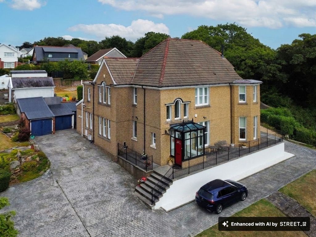 Property photo 2 of 39