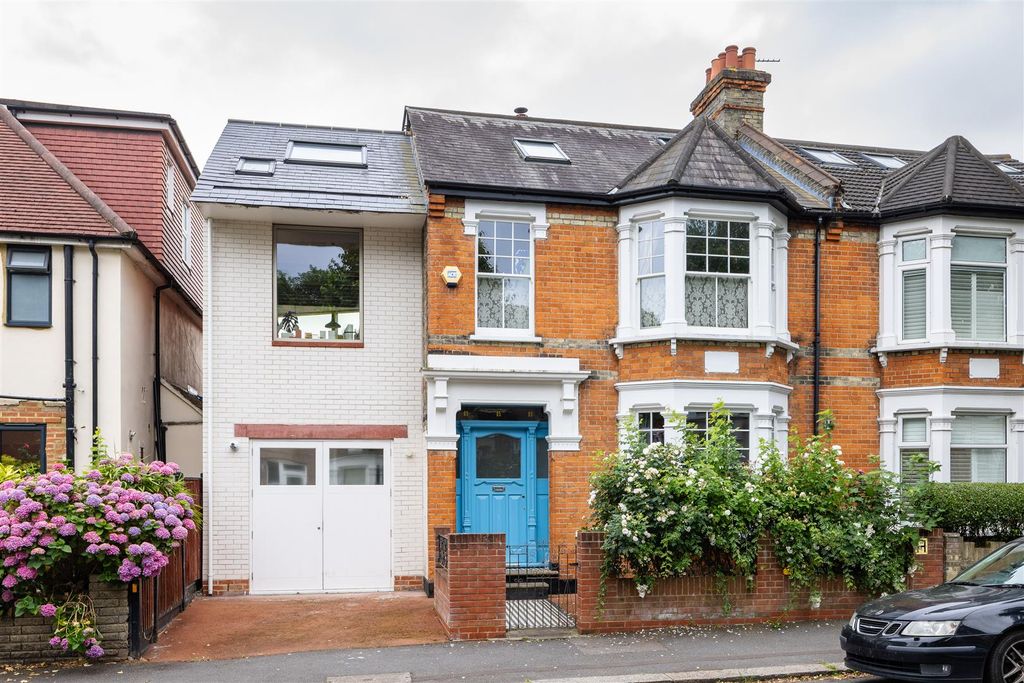 Property photo 1 of 64 Beech Hall Road, E4