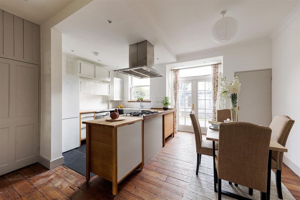 Property photo 3 of 40 Peterborough Road, E10