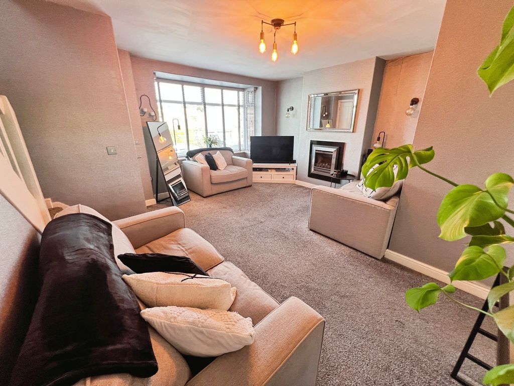 Property photo 3 of 23 Lounge