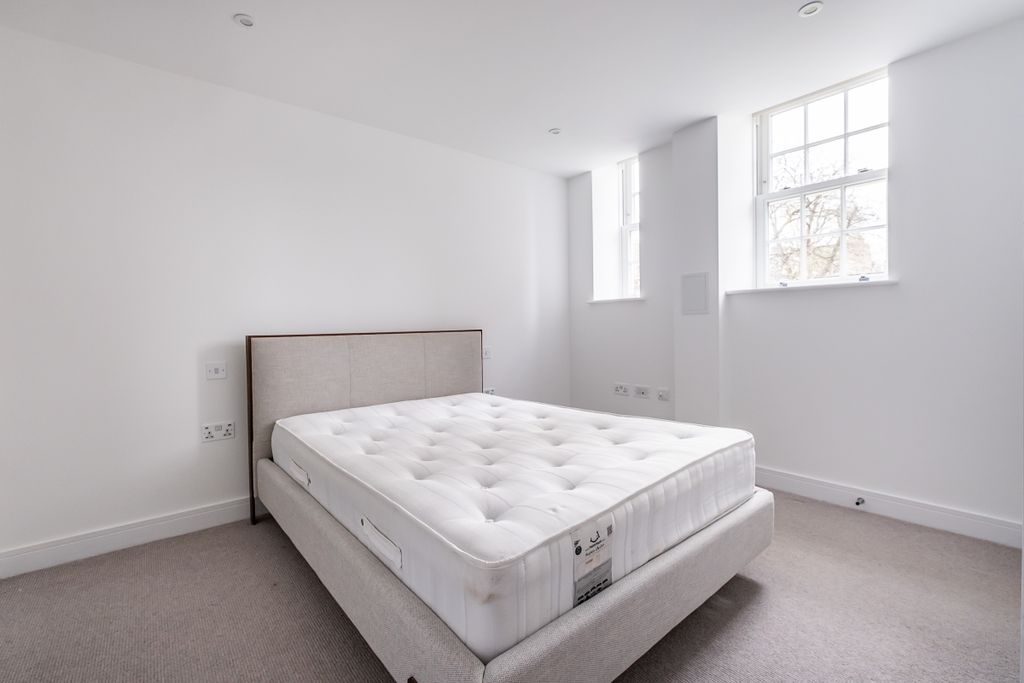 Property photo 2 of 10 Bedroom