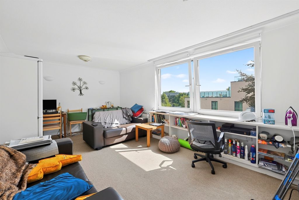 Property photo 2 of 7