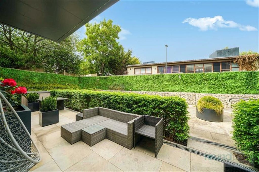 Property photo 1 of 16 (Main)