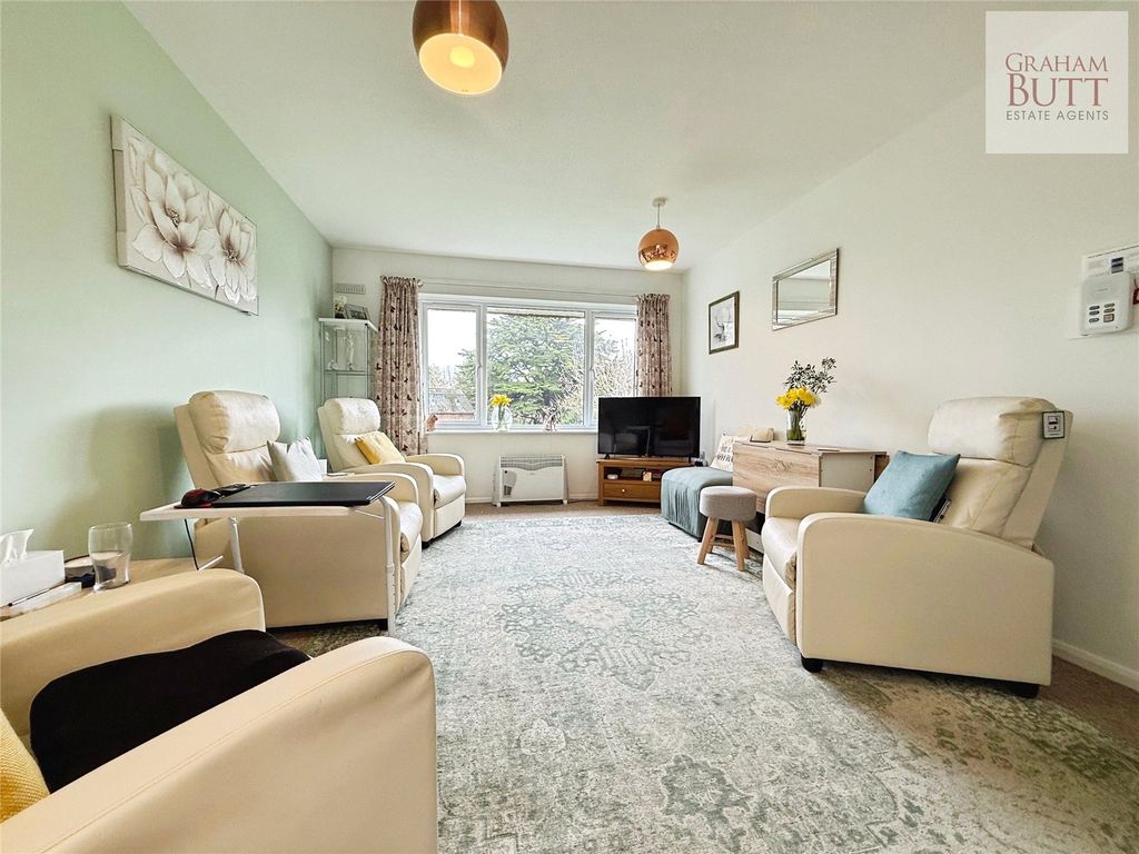 Property photo 2 of 18 Picture No. 25