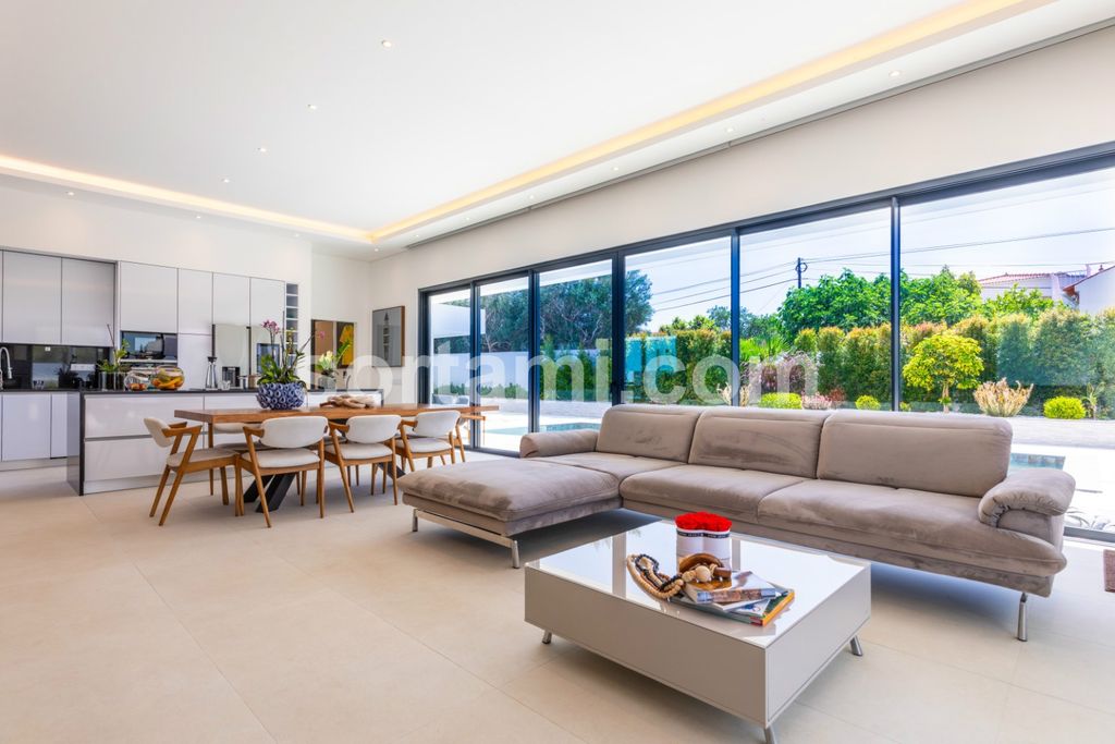 Property photo 2 of 40