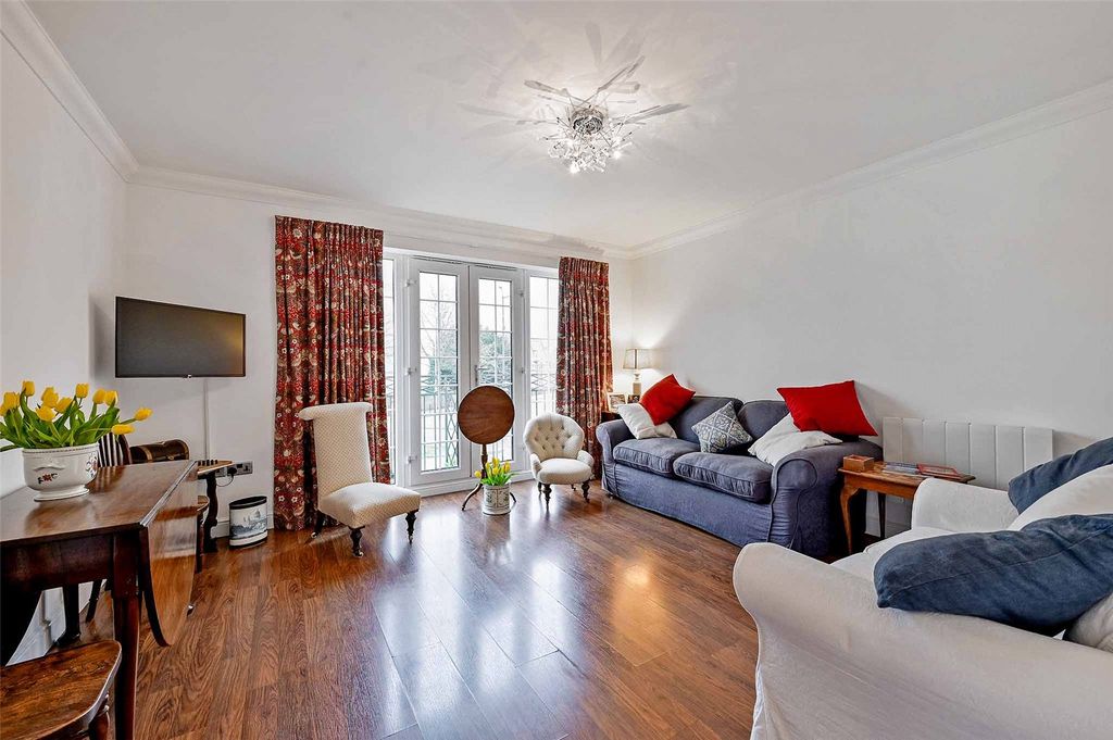 Property photo 3 of 17 Sitting Room