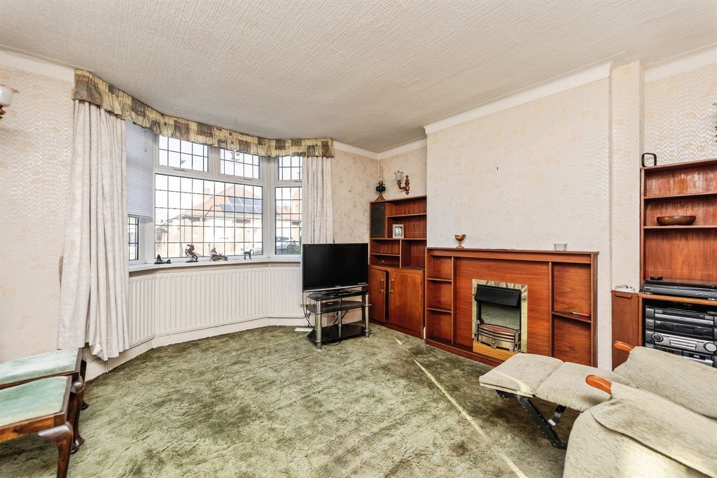 Property photo 2 of 31