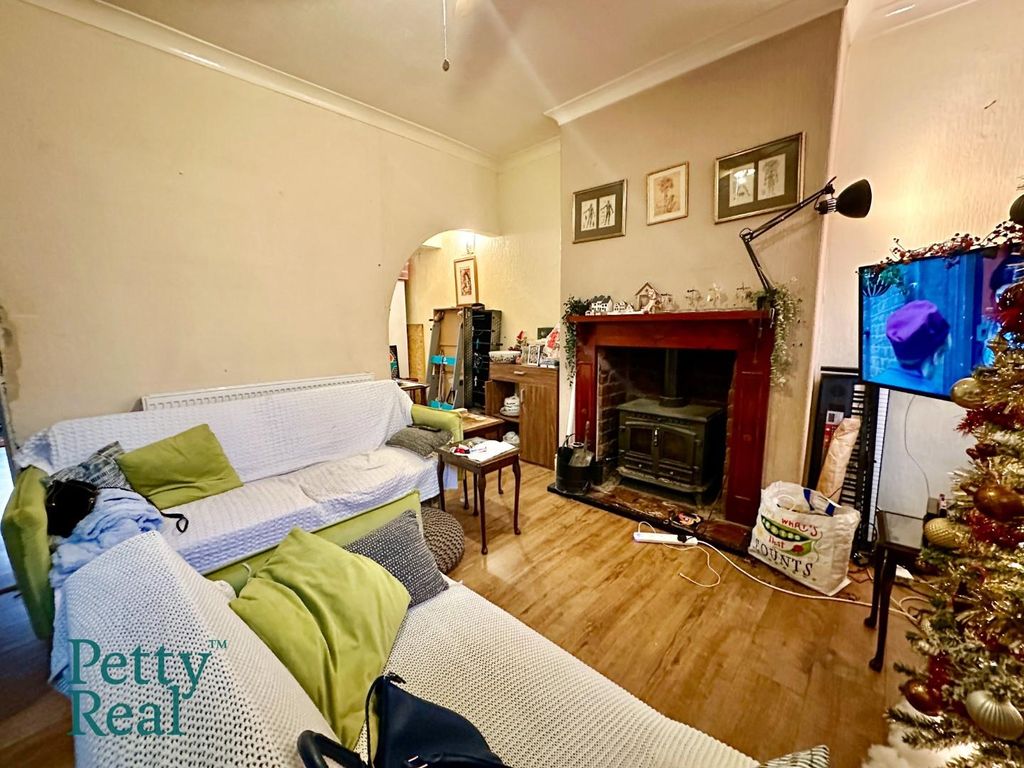 Property photo 2 of 9 399E4819-32CE-4218-815E-877D6A40Cbae.Jpeg