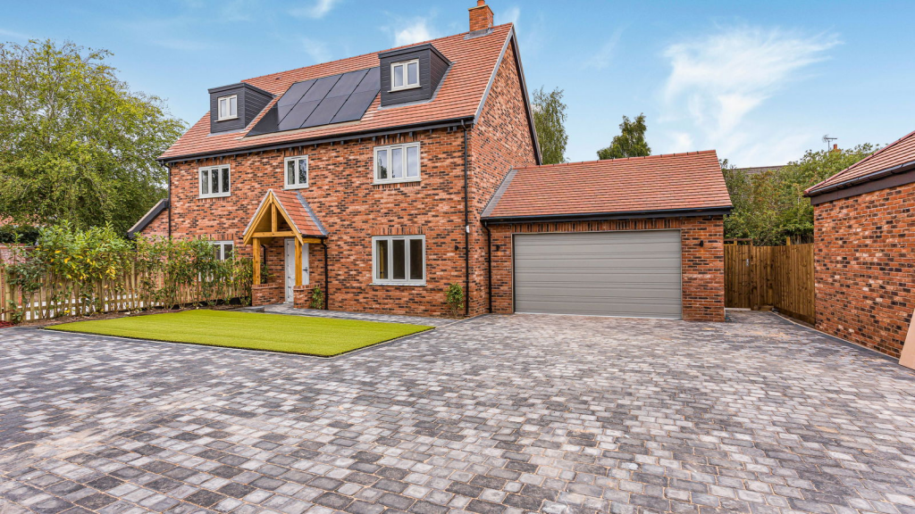 Property photo 1 of 52