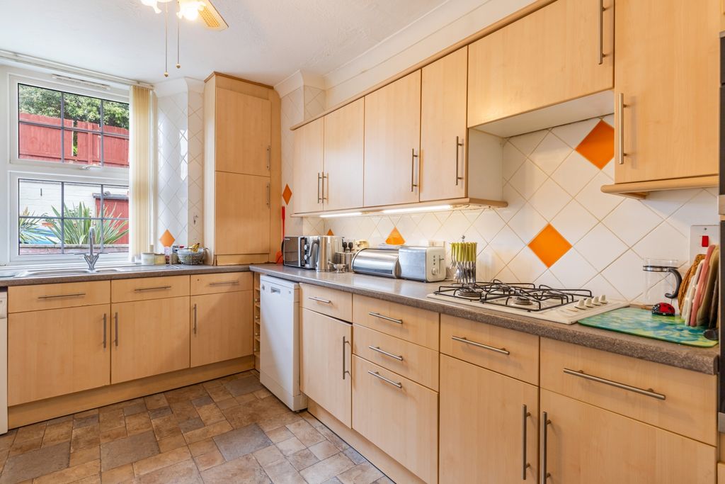 Property photo 3 of 16 A09 - Lower Erith Road, The Cottage, Torquay - 250