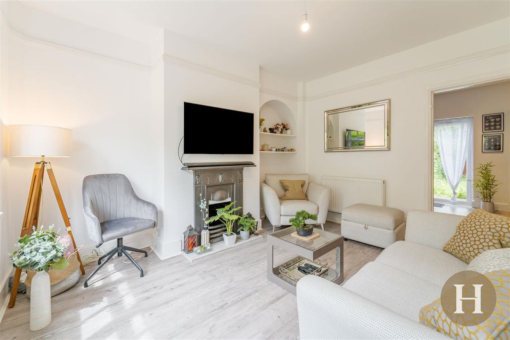 Property photo 2 of 22 Hadleigh Estate Agents-1.Jpg