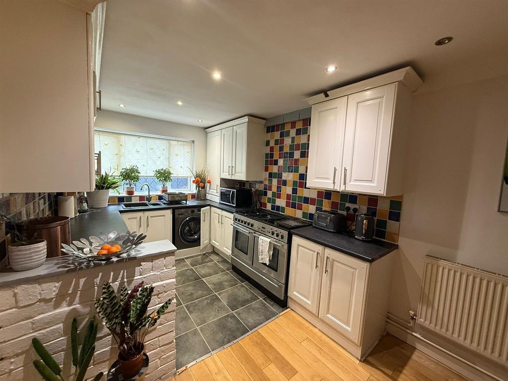 Property photo 2 of 12 d92Ac562-0B6A-439d-9818-5A948755ce26.Jpeg