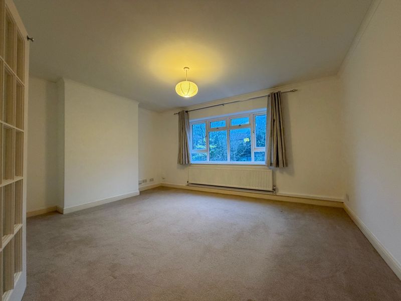 Property photo 3 of 8 Photo 4