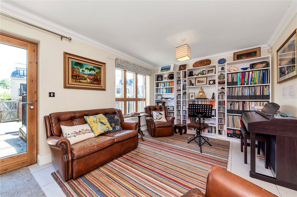 Property photo 3 of 22 Picture No. 02