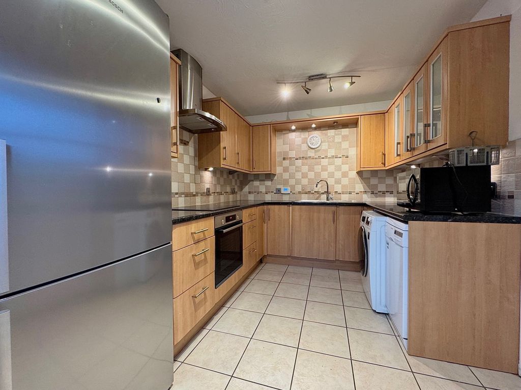 Property photo 2 of 20