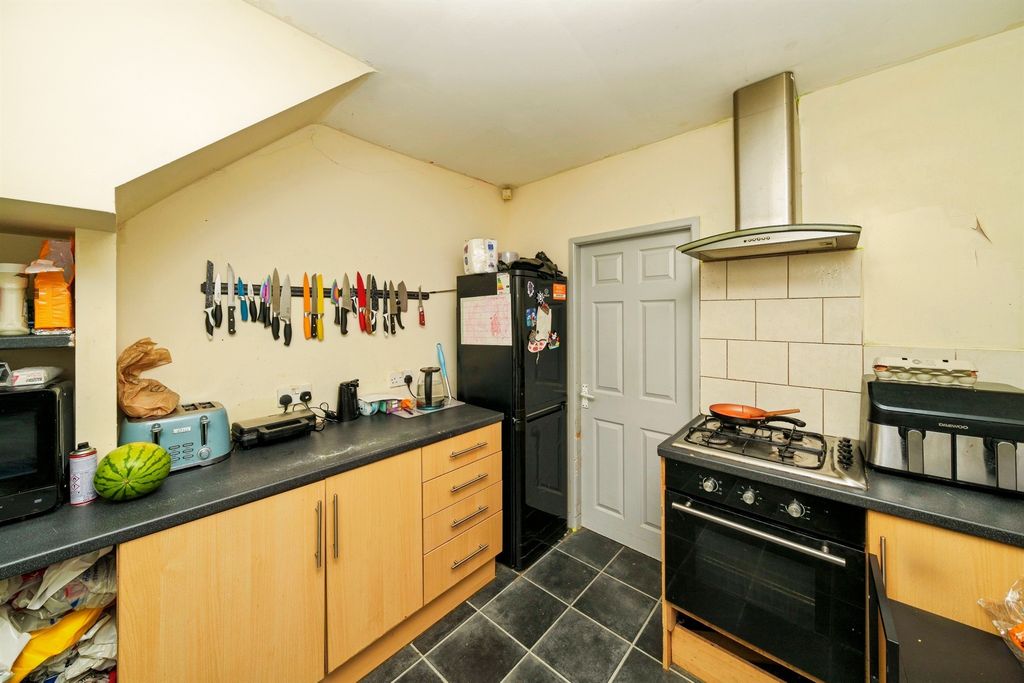 Property photo 3 of 13