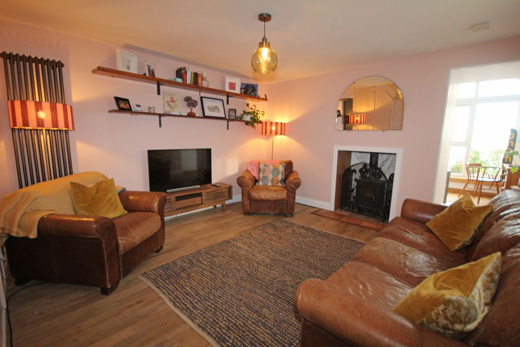 Property photo 3 of 34