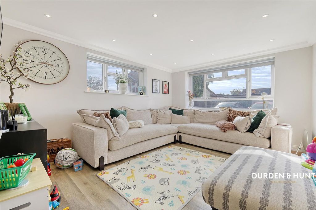 Property photo 3 of 10 Crow Green Road