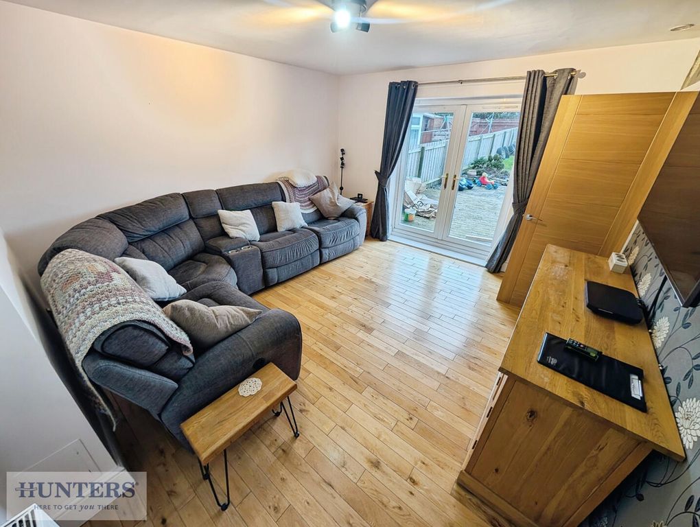 Property photo 2 of 16 Lounge