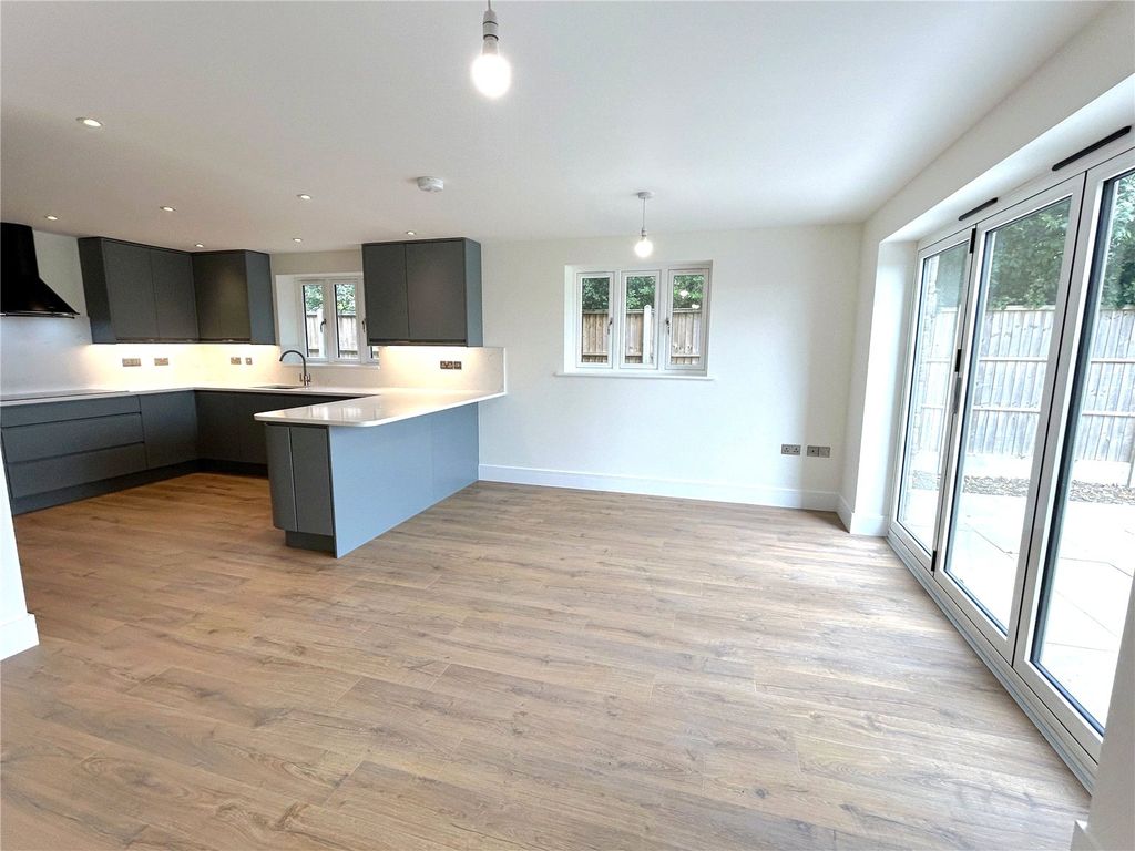 Property photo 2 of 14 Picture No. 21