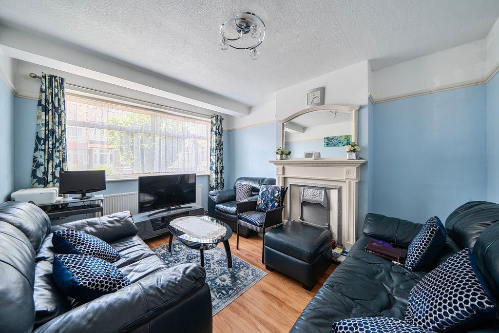 Property photo 3 of 18