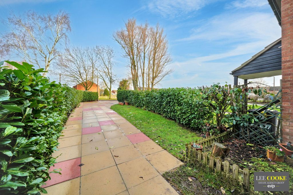 Property photo 2 of 28