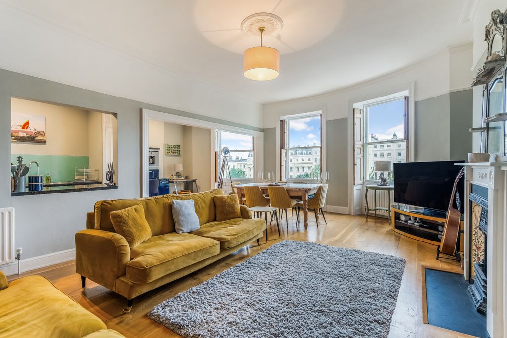 Property photo 3 of 23