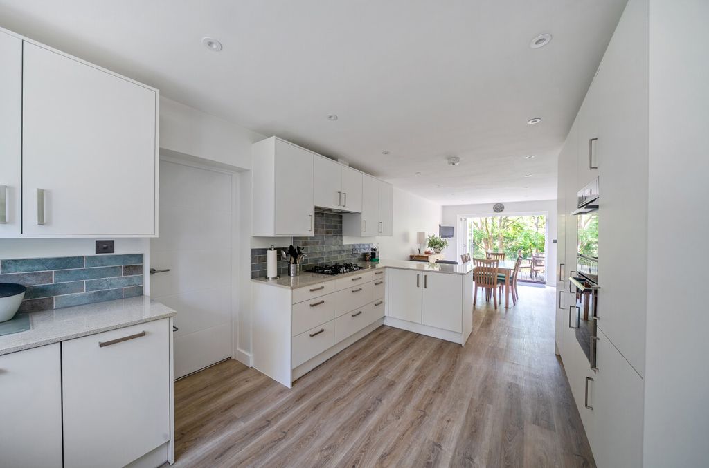 Property photo 3 of 11 1454416-37-69Fd0B...