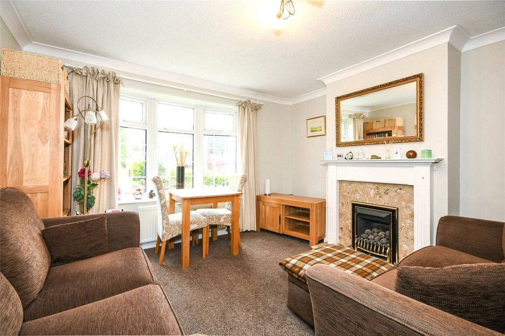 Property photo 3 of 14 Lounge