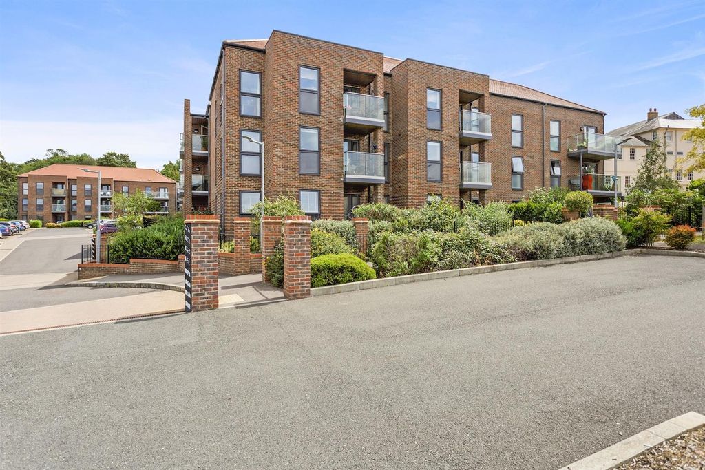 Property photo 1 of 10 10-Shpmcs_Austenplace_External2-2-Medium.Jpg