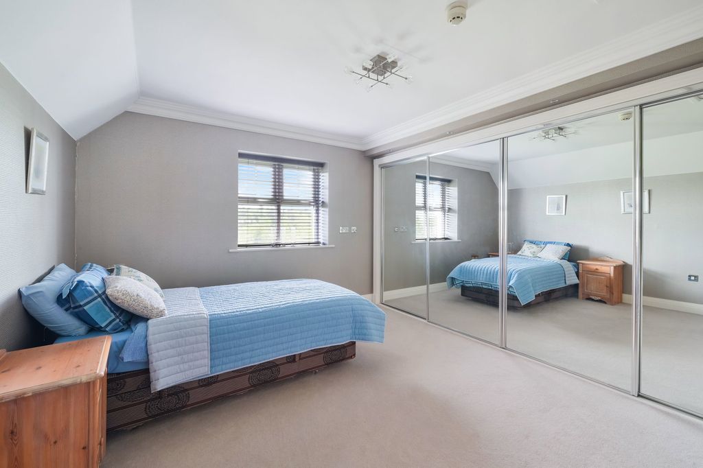 Additional image 19 of 3 bed flat for saleValley Court, Reigate RH2