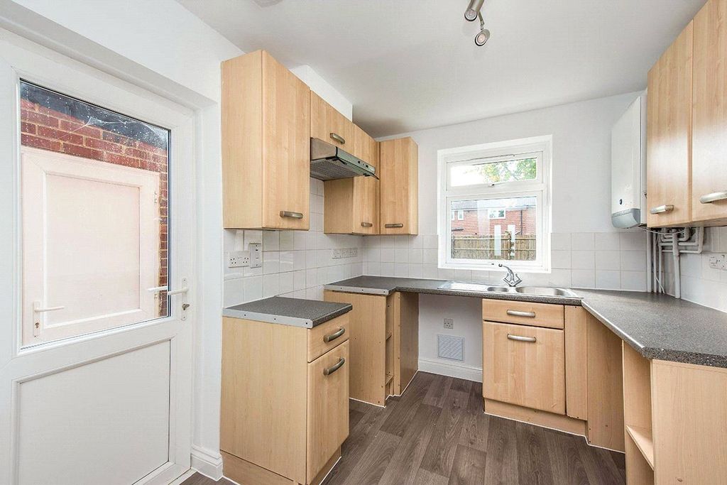 Property photo 3 of 9 Kitchen