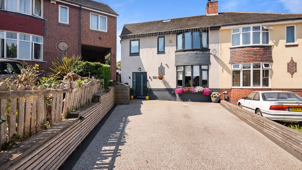 Property photo 2 of 33