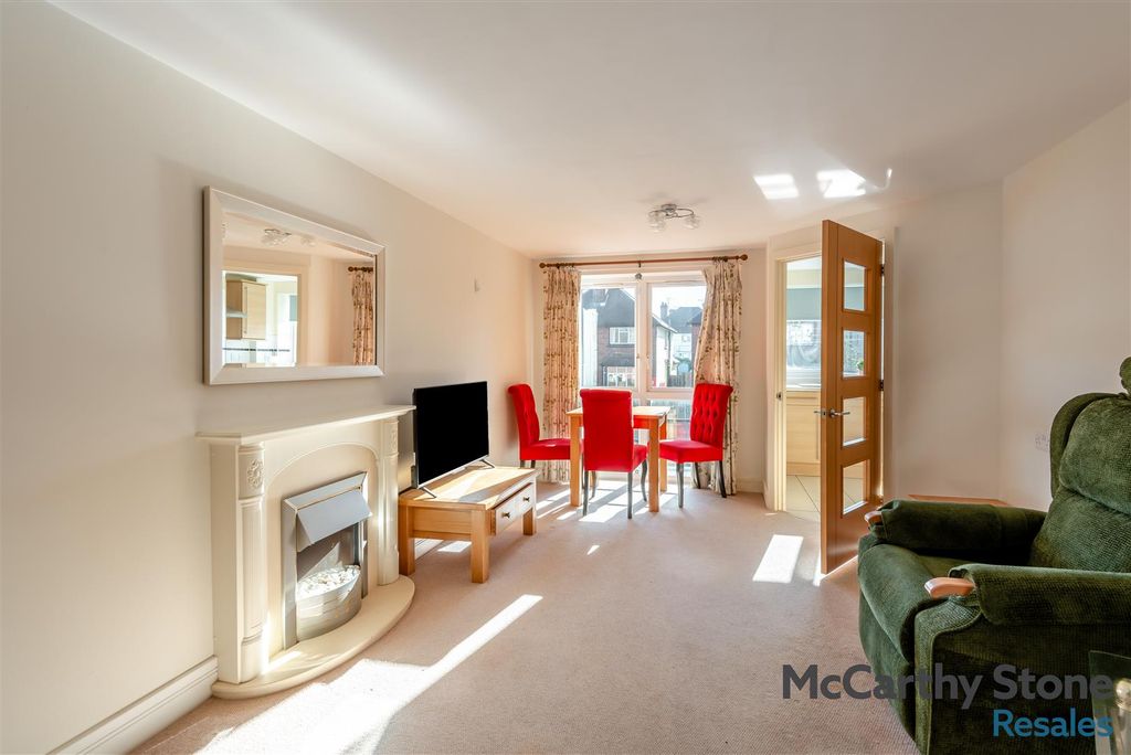 Property photo 2 of 16 8687000-Interior01.Jpg