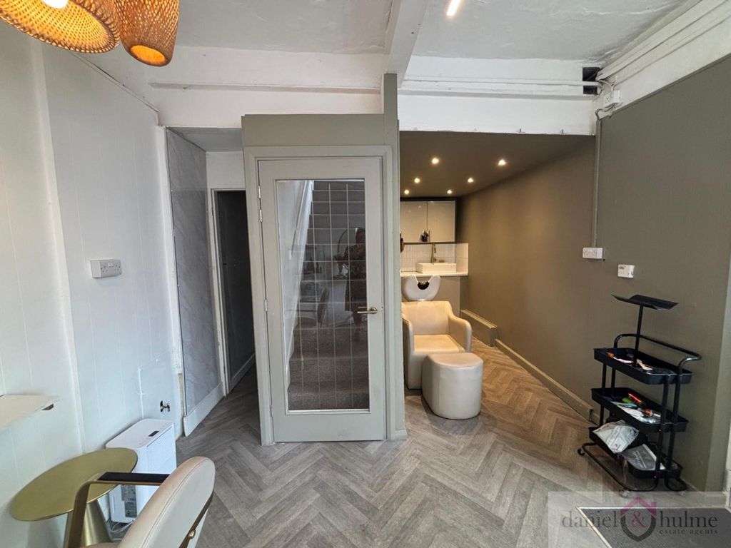 Property photo 2 of 12 4Aba4559-0A88-40Fb-A94F-d9E037F7Fde1