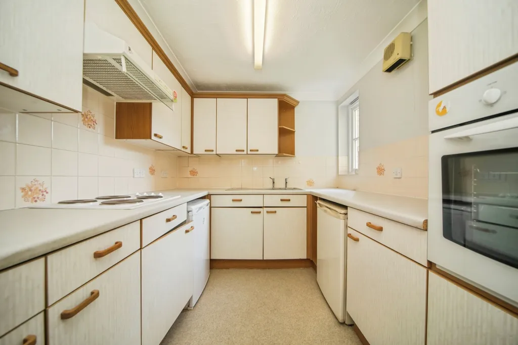 Apartment in Ipswich, The Dales, Suffolk - More