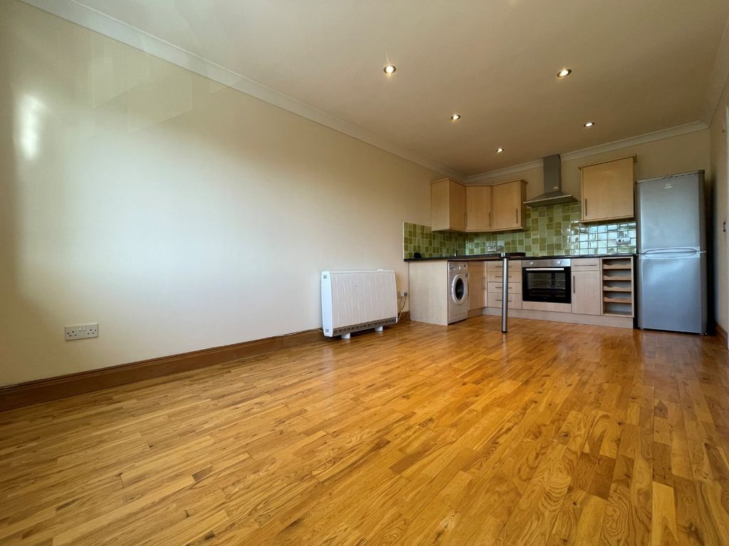 Property photo 2 of 8 3400003