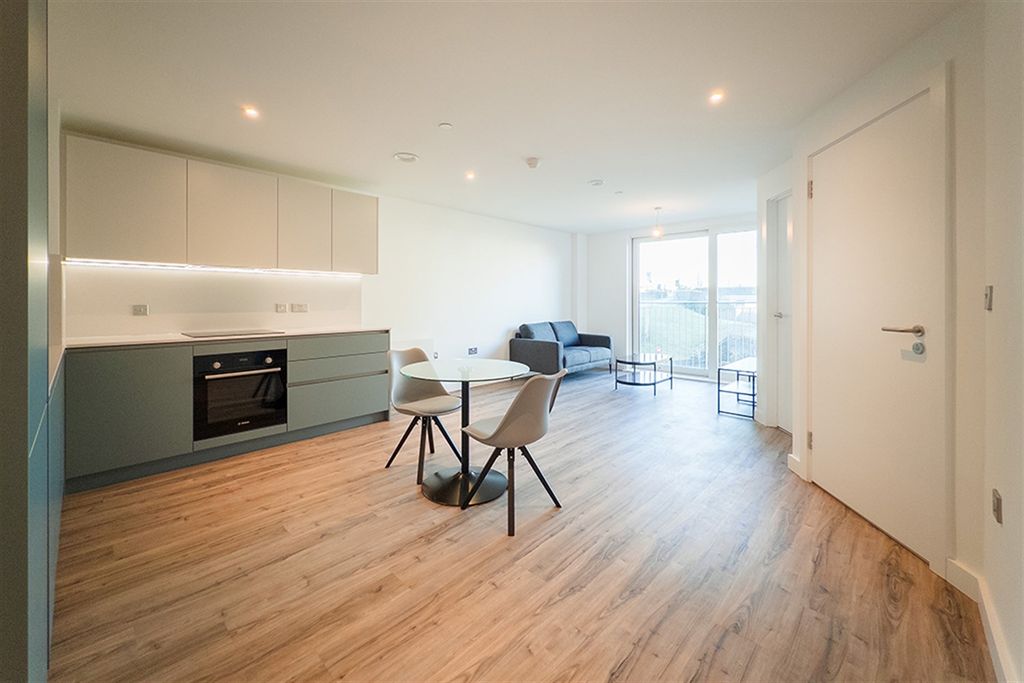 Property photo 3 of 8 (Main)