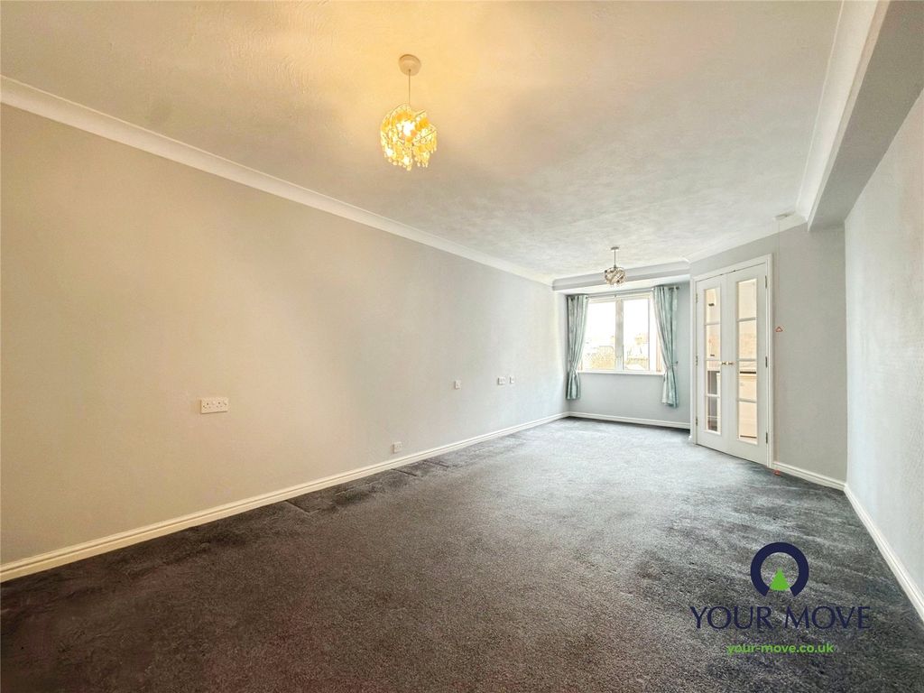 Property photo 2 of 11 Lounge