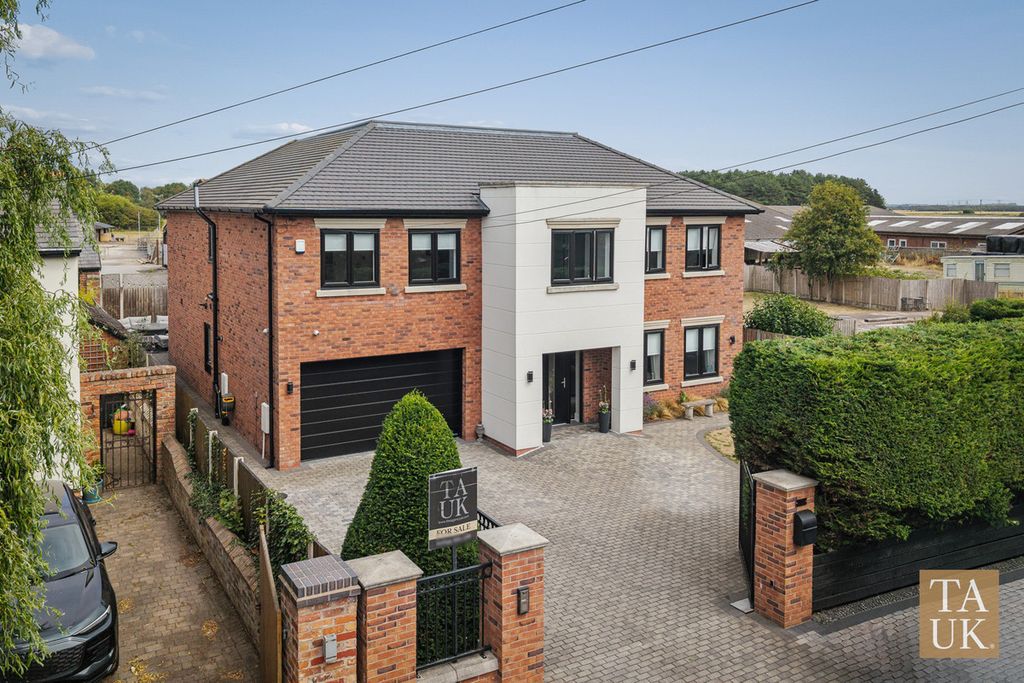 Property photo 1 of 35