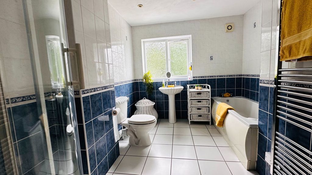 Property photo 2 of 26